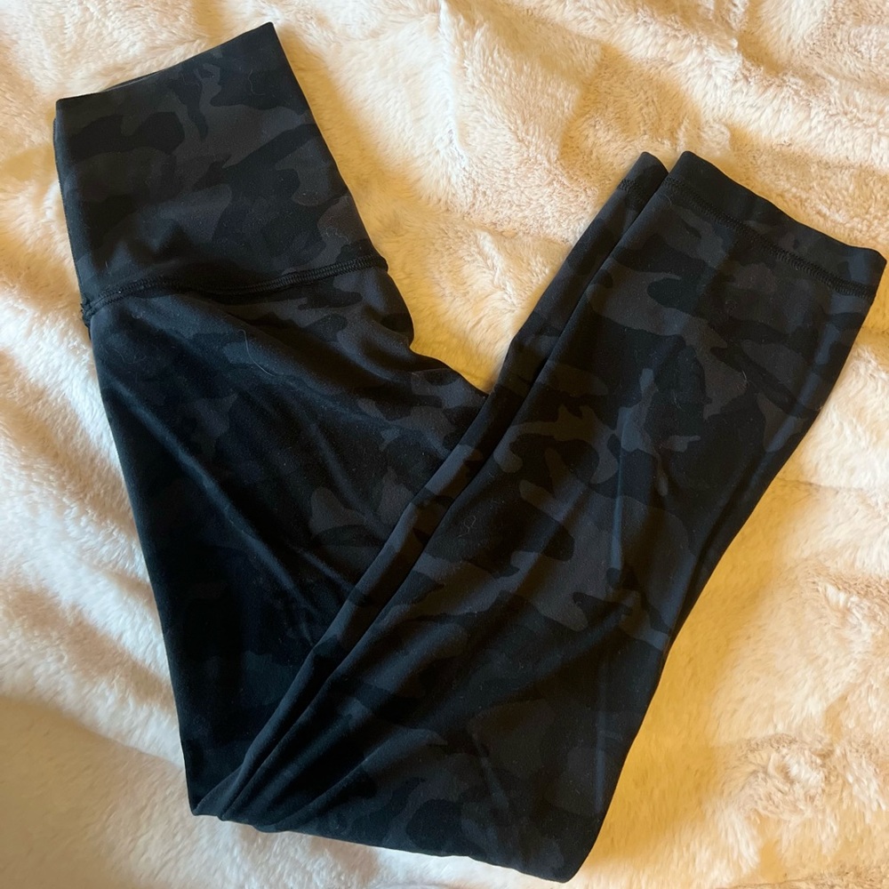 Lululemon align 21” crop size 2 in black camo.